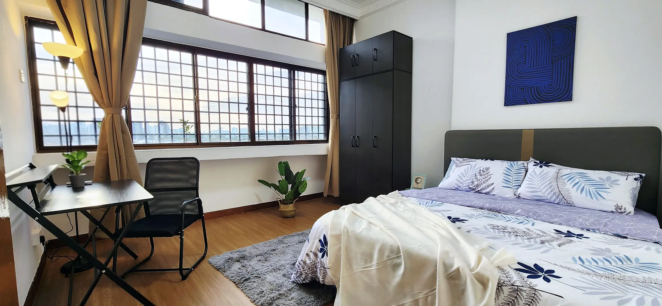 King's Mansion Kampung Room 1 with queen bed, study desk, wardrobe and wide windows
