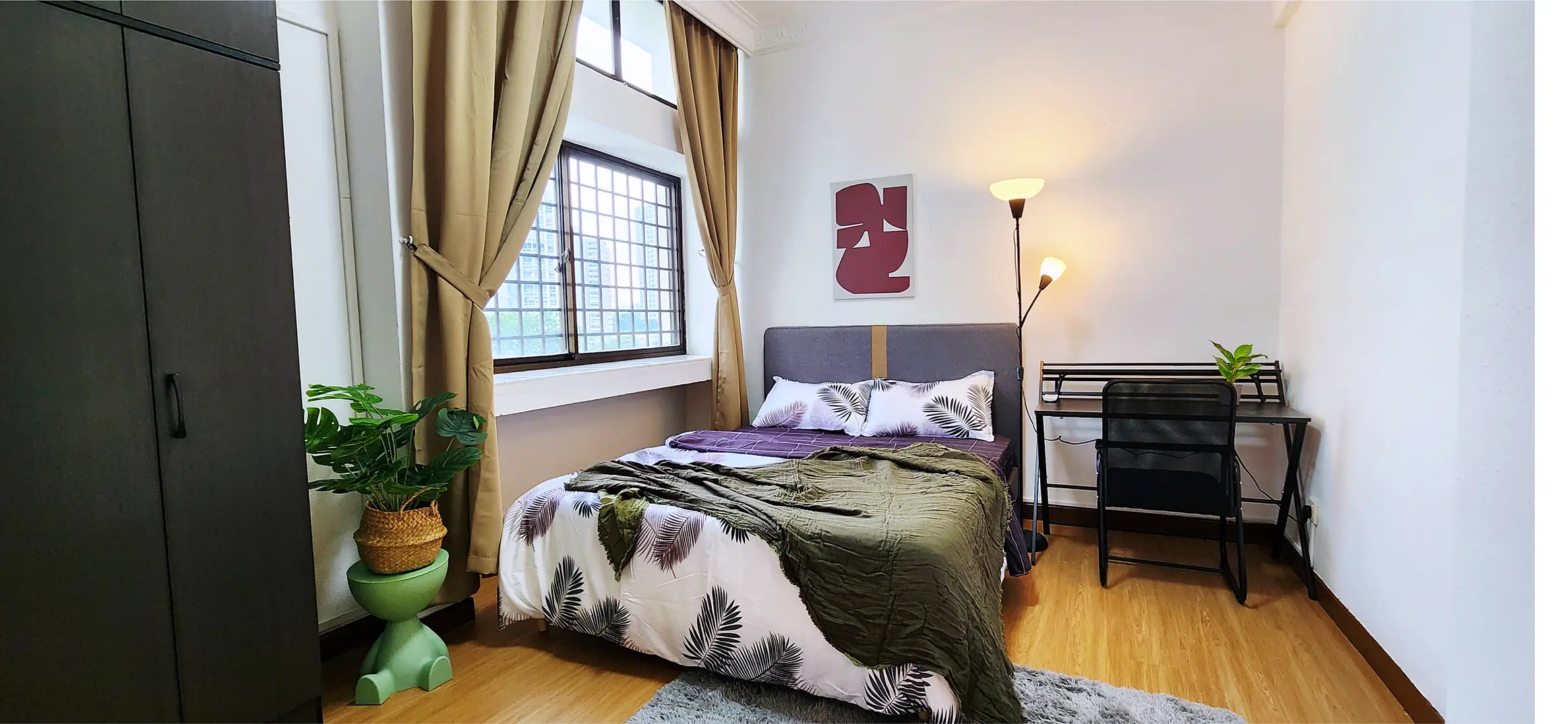 King's Mansion Kampung Room 2 with queen bed, study desk, wardrobe and window