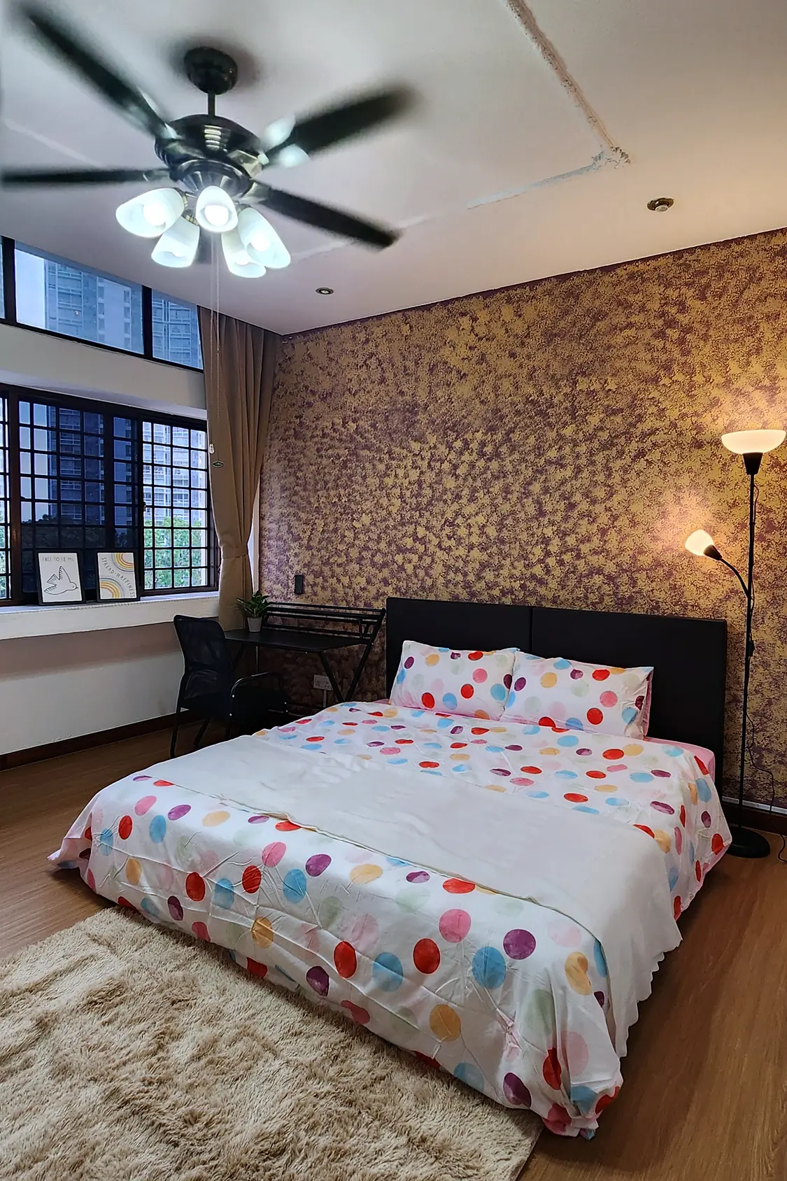 King bed, study desk and window in King's Mansion Rumah Suite Room 3