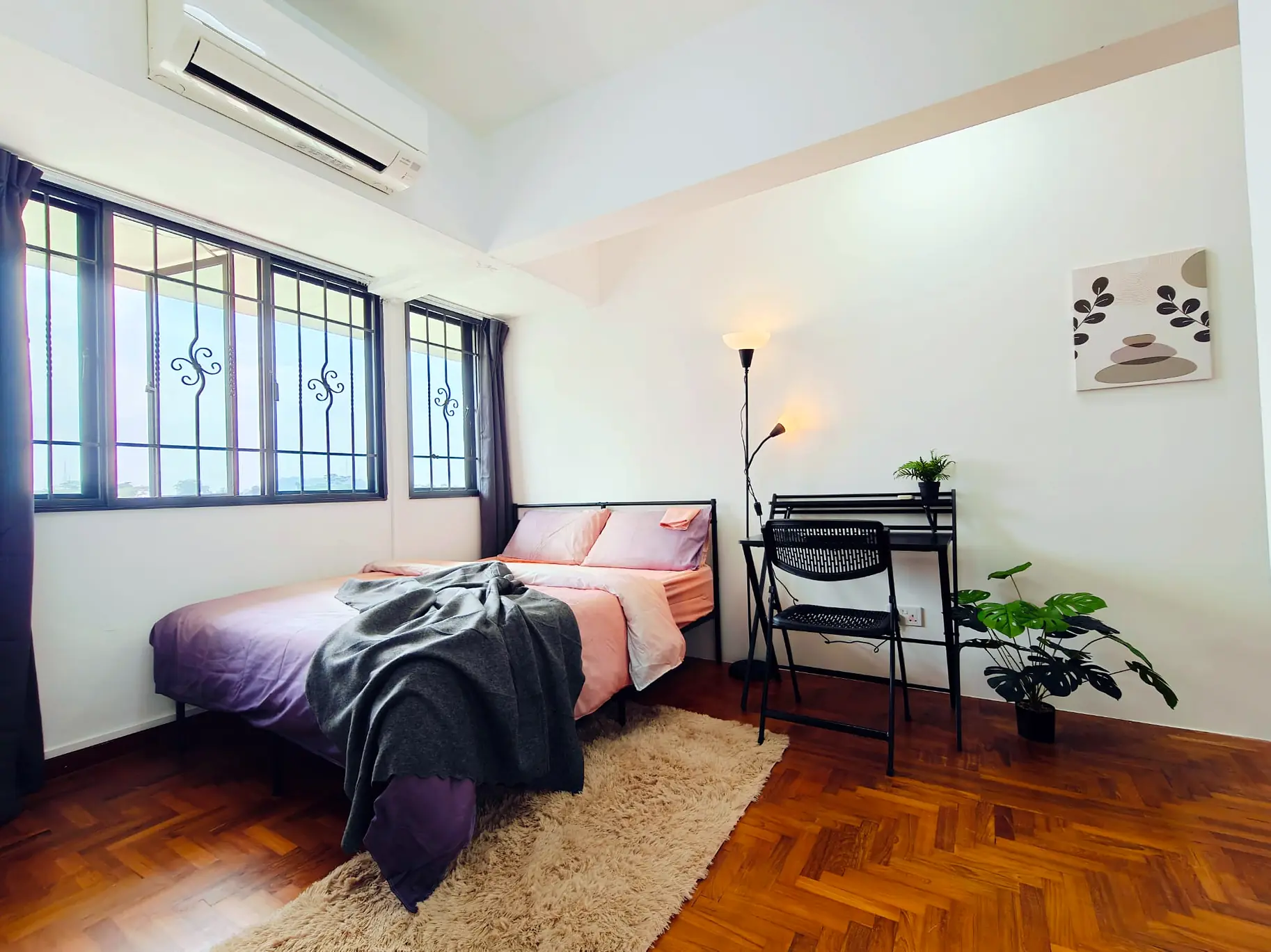 Pandan Valley Jendela Room 6 with queen bed, study desk and corner windows