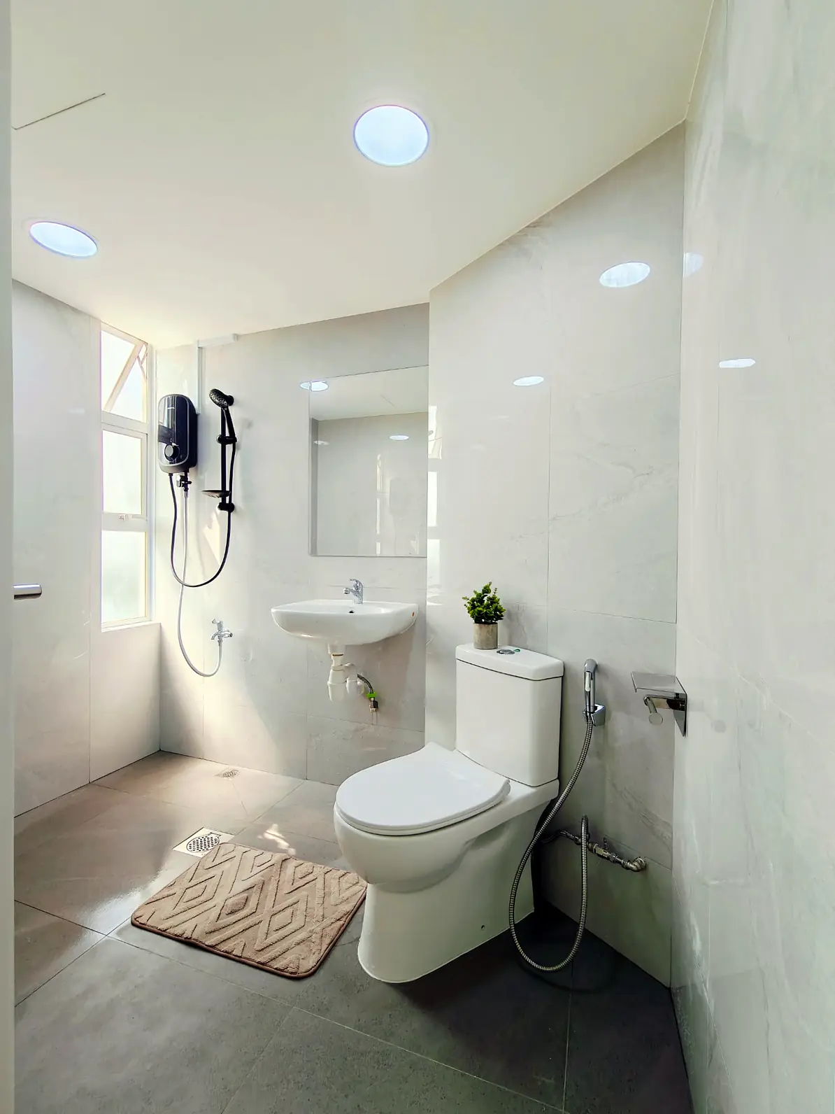 Private ensuite bathroom of Pandan Valley Rumah Suite Room 7