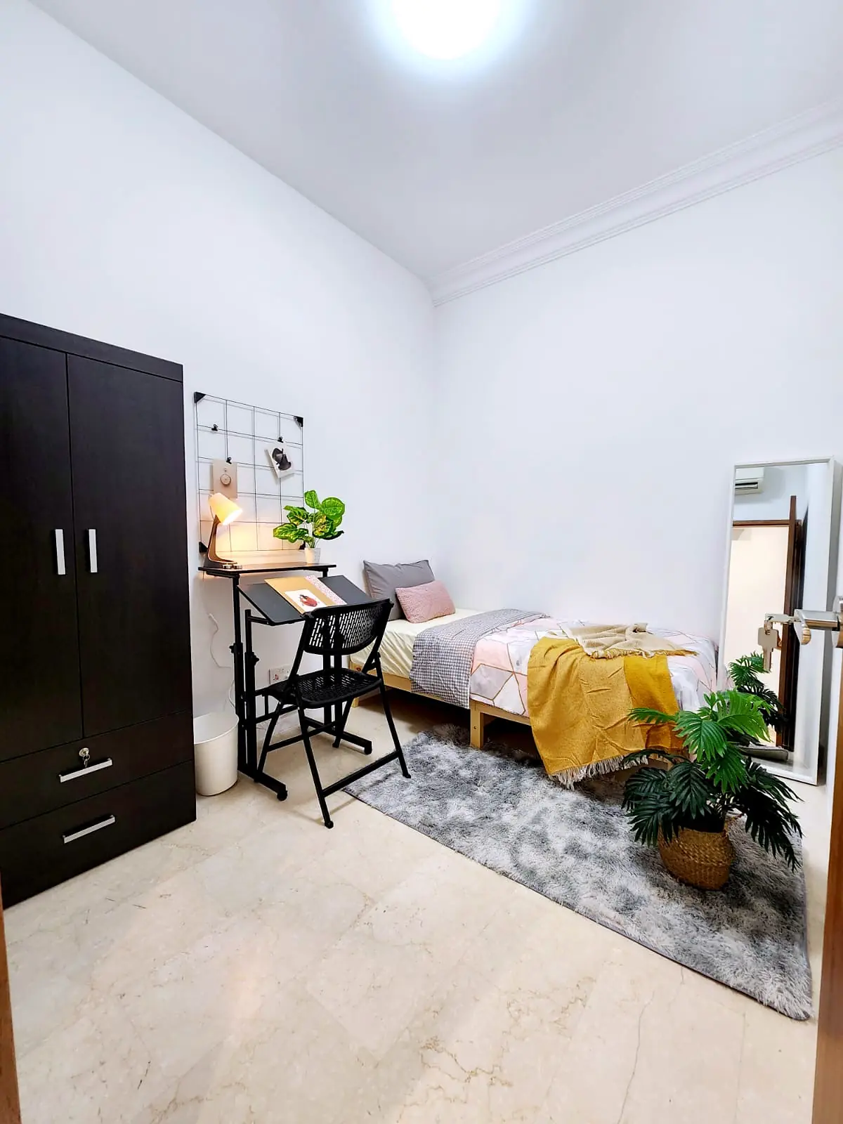 Simsville Nook Room 6 with single bed, wardrobe and study desk