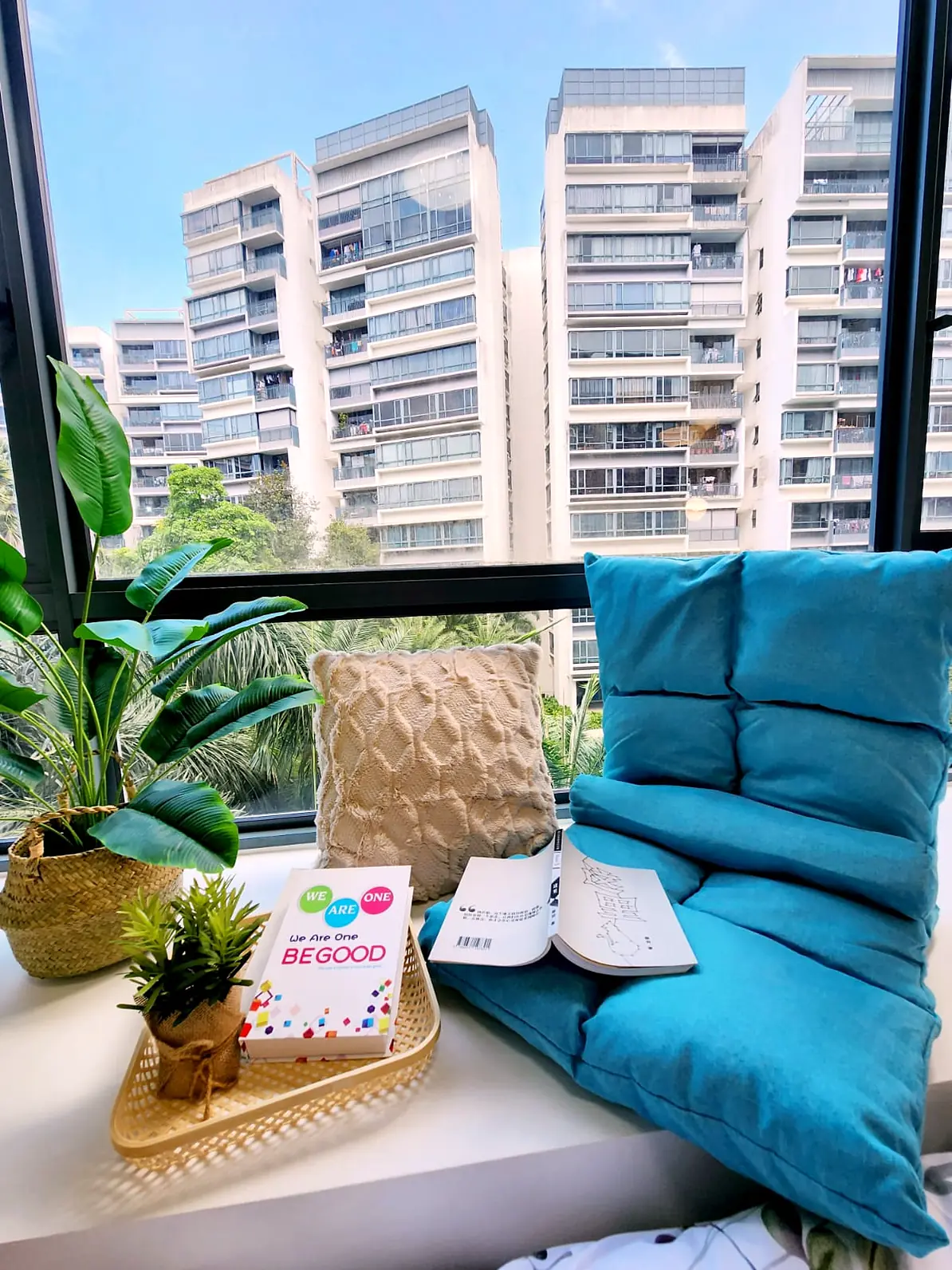 Cushioned window seat with condo view in The Palette Kampung Room 2